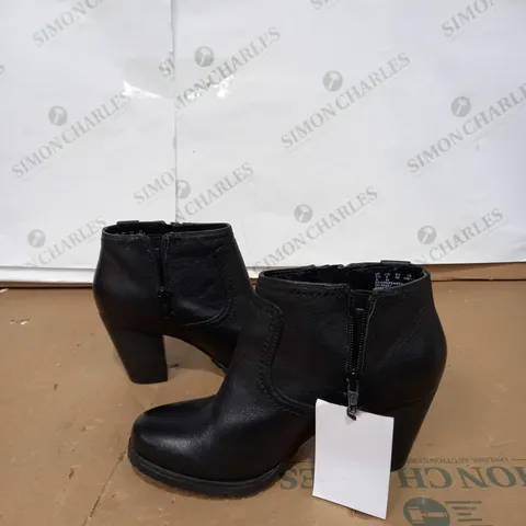 CLARKS ARTISAN HEELED BOOTS SIZE UK 3.5