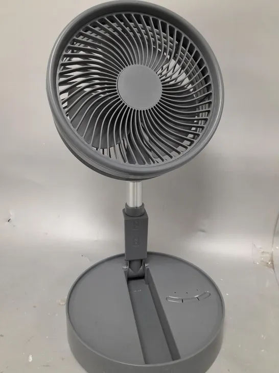 BOXED BELL & HOWELL RECHARGEABLE EXTENDABLE DESK & FLOOR FAN IN GREY