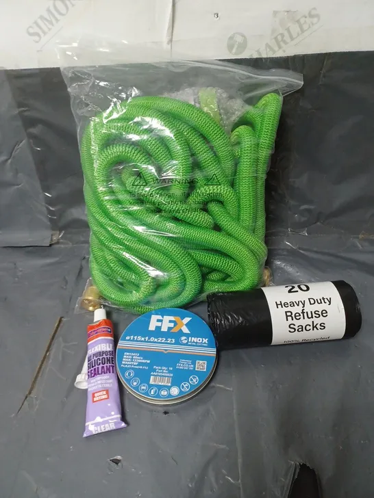 BOX OF APPROXIMATELY 20 ASSORTED HOUSEHOLD ITEMS TO INCLUDE FLEXIBLE GARDEN HOSE, BIN LINERS AND ALL PURPOSE SILICONE SEALANT 