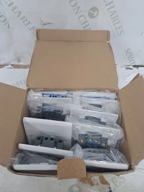 BOXED SET OF 10 DETA S1360 SLIMLINE WHITE MOULDED UNSWITCHED CONNECTION UNIT 13A