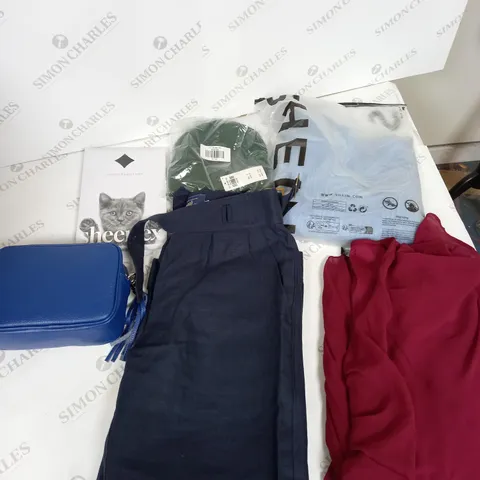 BOX OF APPROX 20 ASSORTED CLOTHING ITEMS IN VARIOUS SIZES TO INCLUDE TROUSERS, JUMPERS, HATS, ETC.