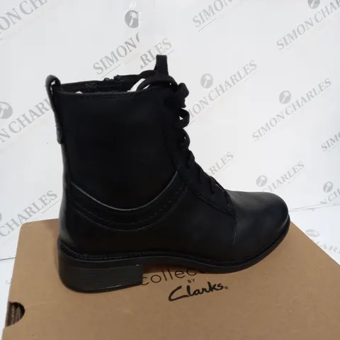 BOXED PAIR OF CLARKS BOOTS IN BLACK LEATHER - SIZE 7