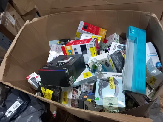 LARGE BOX OF ASSORTED ELECTRICAL GOODS TO INCLUDE;