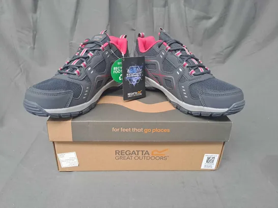 BOXED PAIR OF REGATTA LADY VENDEAVOUR SHOES IN GRAPHITE/PINK UK SIZE 8