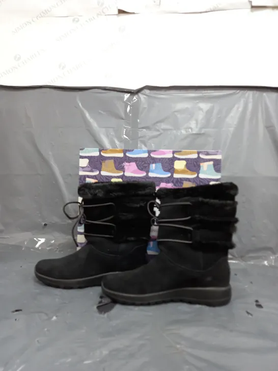 BOXED SKETCHERS GO WALK BLACK BOOTS WOMENS SIZE 9 