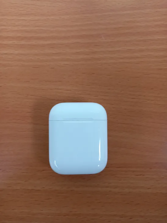 APPLE AIRPODS