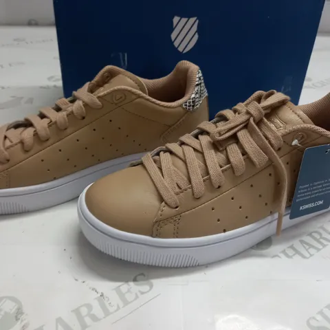 BOXED PAIR OF K-SWISS FRASCO LEATHER TRAINERS IN NOUGAT - 6