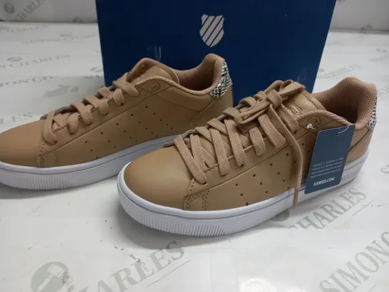 BOXED PAIR OF K-SWISS FRASCO LEATHER TRAINERS IN NOUGAT - 6