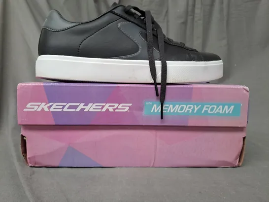 BOXED PAIR OF SKECHERS COURT CLASSIC EDEN TRAINERS IN BLACK SIZE 5.5