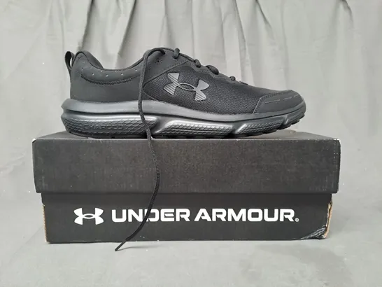 BOXED PAIR OF UNDER ARMOUR CHARGED ASSERT 10 SHOES IN BLACK UK SIZE 11