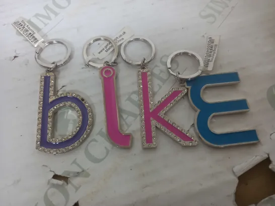 LARGE QUANTITY OF ASSORTED COLOUR LETTER KEYRINGS