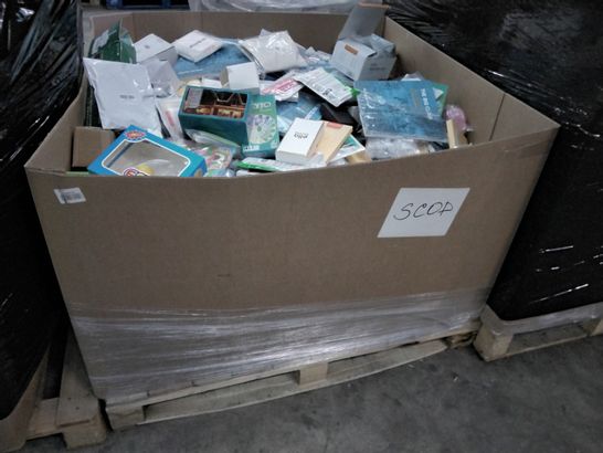 PALLET OF ASSORTED ITEMS INCLUDING SCREEN PROTECTORS, THE BIG CLIMB CYCLING BOOKS, DISPOSABLE GLOVES, KEY RINGS, CARD GSMES, PHON3 CASES, NET LIGHTS, 12V HEATERS