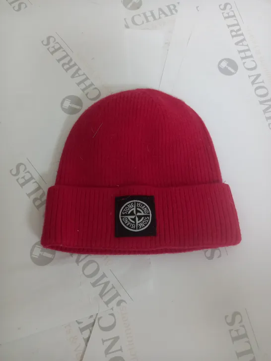 STONE ISLAND RED BEANIE 