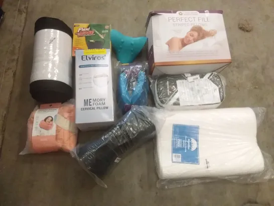 PALLET OF ASSORTED ITEMS INCLUDING ELVIROS MEMORY FOAM CERVICAL PILLOW, FLEXI HOSE, PERFECT FILL STRIPED PILLOWS, BOXING PUNCHING PAD, INFINITY PILLOW, CABEAU NECK PILLOW