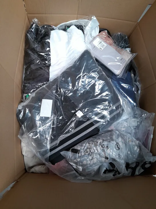 BOX OF APPROXIMATELY 25 ASSORTED CLOTHING ITEMS TO INCLUDE - T-SHIRT , JUMPER , TROUSERS ETC