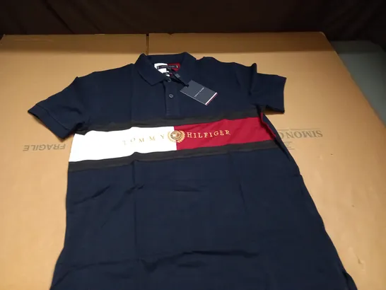 TOMMY HILFIGER CHEST FLAG POLO SHIRT - M