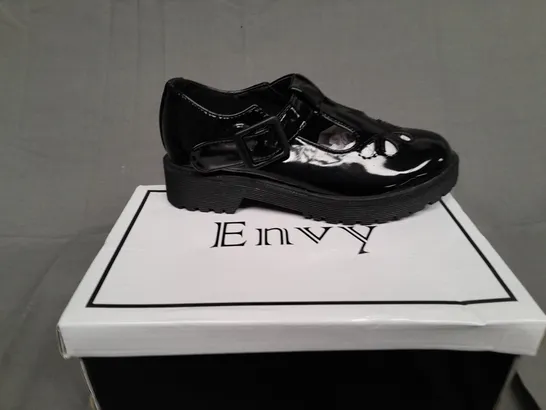BOXED PAIR OF ENVY SIZE 31 BLACK PATENT BUCKLE TRAINER 