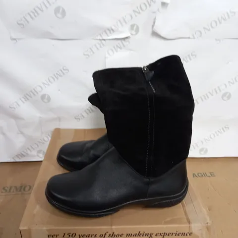 CUSHION-WALK E-CURVY BOOTS SIZE 7