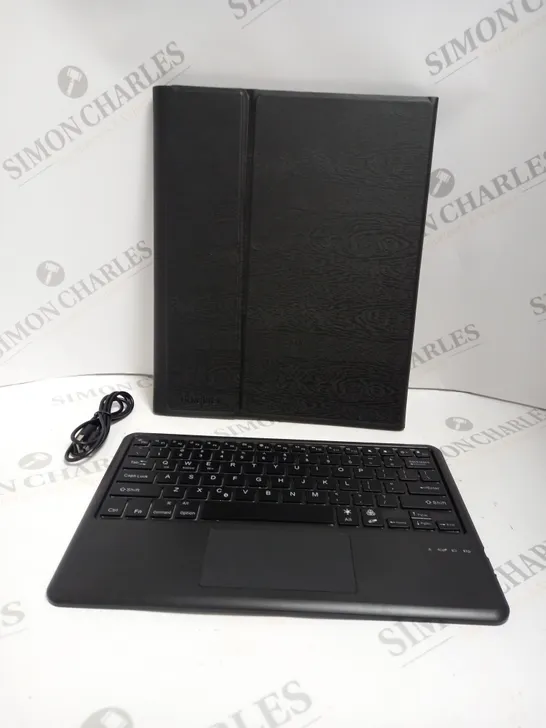 BOXED KEYBOARD AND TABLET CASE SET. 