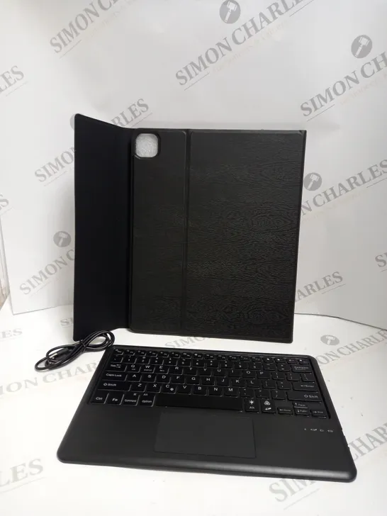 BOXED KEYBOARD AND TABLET CASE SET. 