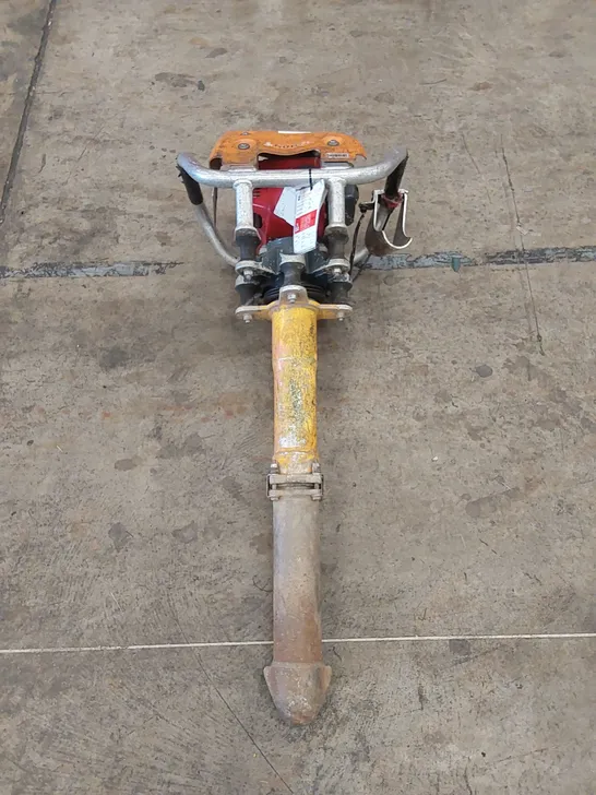 ROBEL 62.05 2 STROKE VERTICAL TAMPER - RAILWAY MAINTENANCE TOOL