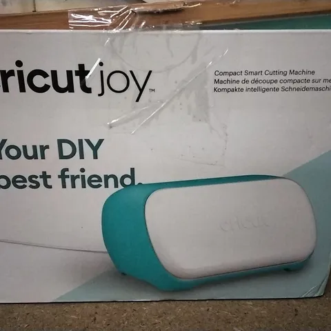 CRICUT JOY: COMPACT CUTTING & WRITING MACHINE