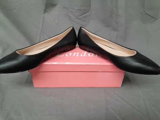 BOXED PAIR OF DESIGNER CLOSED TOE SLIP-ON SHOES IN BLACK EU SIZE 36