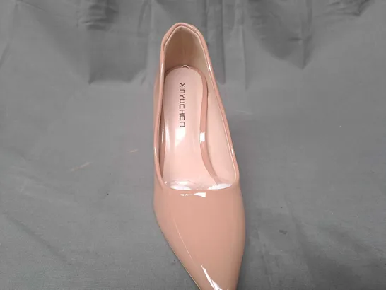 BOXED PAIR OF XINYUCHEN POINTED TOE HEELED SHOES IN NUDE EU SIZE 33