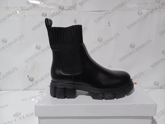 CATWALK BLACK PLATFORM HIGH BOOTS - UK 5 