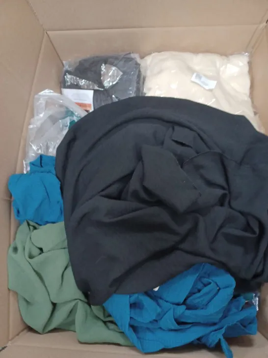 BOX OF APPROXIMATELY 22 ASSORTED CLOTHING ITEMS TO INCLUDE - BAG , SOCKS , TROUSERS ETC