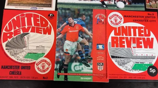 SMALL COLLECTION OF MANCHESTER UNITED MEMORBILIA TO INCLUDE PHOTOGRAPHS AND PROGRAMMES;