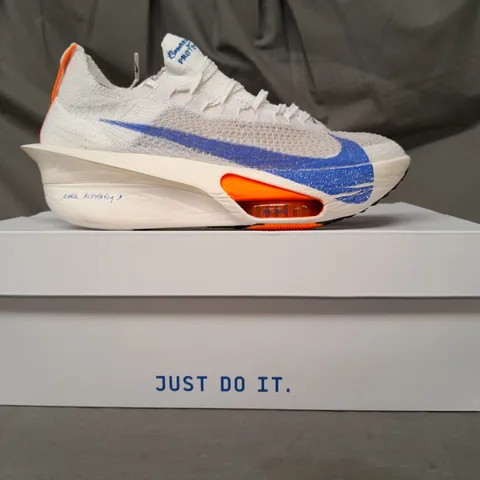 BOXED PAIR OF NIKE AIR ZOOM ALPHAFLY KNIT SHOES IN WHITE/BLUE/ORANGE UK SIZE 7.5