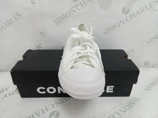 BOXED PAIR OF CONVERSE UNISEX WHITE MONOCHROME BLANK TRAINERS - UK 5.5