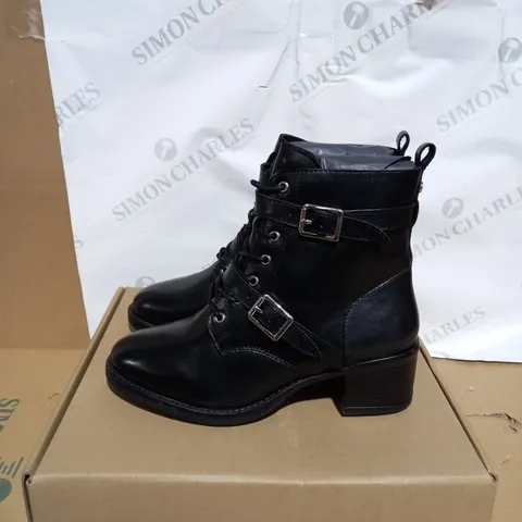 PAIR OF BOXED BLACK LEATHER DOUBLE BUCKLE LACE UP BOOTS SIZE 5