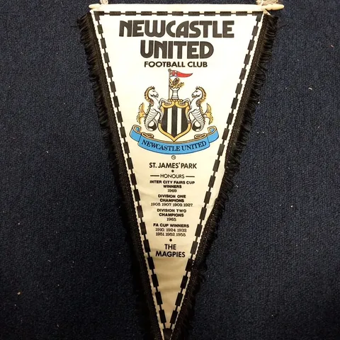 NEWCASTLE UNITED FOOTBALL CLUB PENNANT WIT CLUB HONOURS LISTER