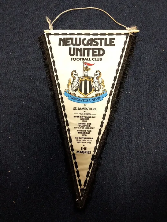 NEWCASTLE UNITED FOOTBALL CLUB PENNANT WIT CLUB HONOURS LISTER