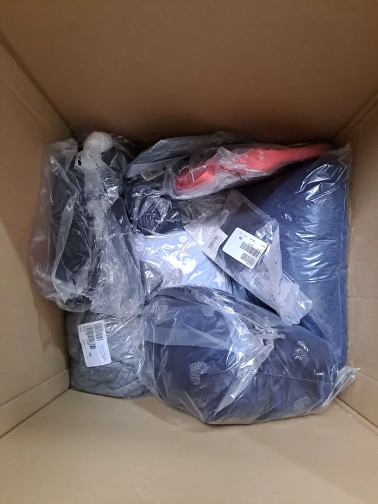 BOX OF APPROX 20 ASSORTED CLOTHING ITEMS TO INCLUDE - CARDIGAN, JUMPER, TROUSERS ETC