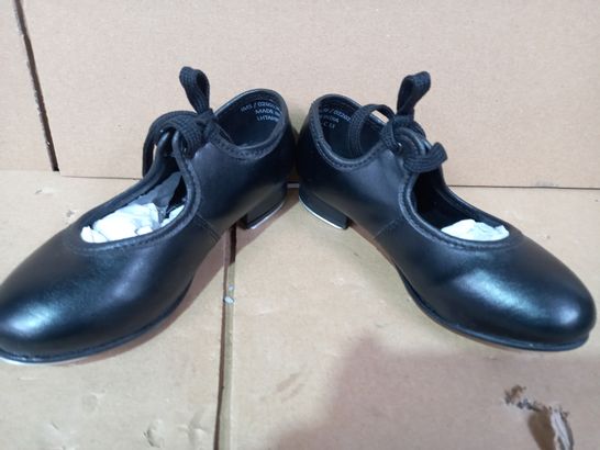 BOXED PAIR OF DESIGNER CHILDRENS TAP SHOES IN BLACK UK SIZE 11