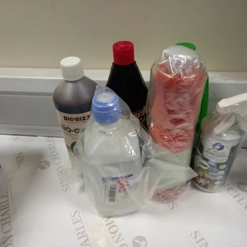 LOT OF APPROX 10 HOUSEHOLD ITEMS TO INCLUDECARPET DETERGENT, SHOE SPRAY AND WOOD POLISH