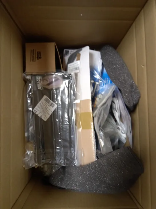 BOX OF APPROXIMATELY 15 ASSORTED VEHICULAR PARTS & ACCESSORIES TO INCLUDE AIR FILTER, FLEXIBLE EXHAUST PIPE, BICYCLE PUMP ETC 