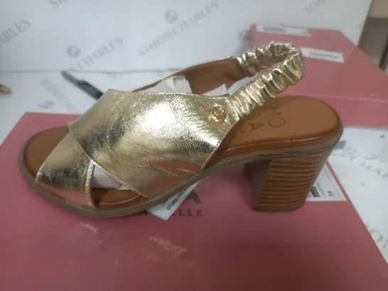 MIP LASSANDRA SANDAL IN GOLD SIZE 5