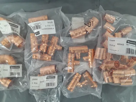 APPROXIMATELY 900 ASSORTED MASTERFLOW COPPER PIPE FITTINGS TO INCLUDE SOLDER RING ELBOW, SOLDER RING REDUCER TEE, ENDFEED COUPLER ETC