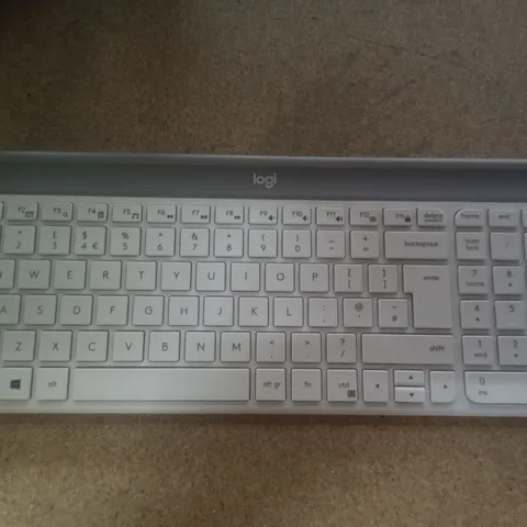 LOGITECH WHITE SLIM KEYBOARD