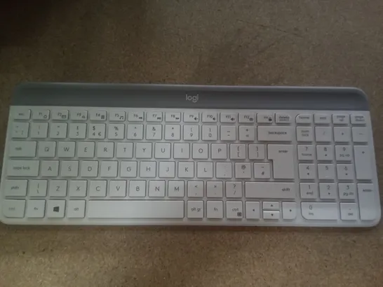 LOGITECH WHITE SLIM KEYBOARD