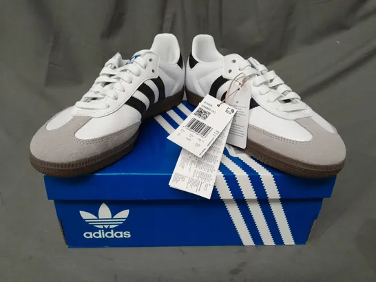 BOXED PAIR OF ADIDAS SAMBA OG SHOES IN WHITE/BLACK UK SIZE 5.5