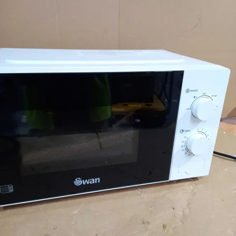 SWAN 700W MANUAL MICROWAVE