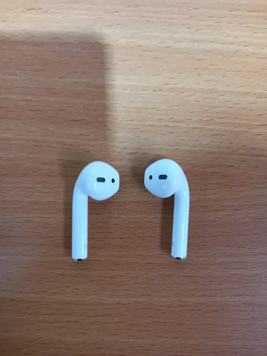 APPLE AIRPODS