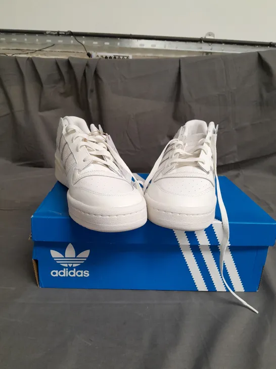 BOXD PAIR OF ADIDAS FORUM LOW SHOES SIZE 12