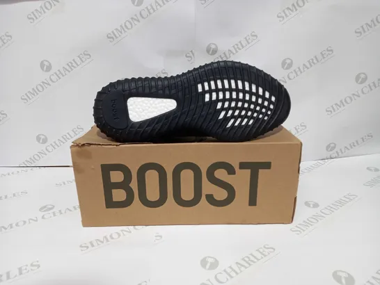 YEEZY BOOST 350 V2 IN BLACK - UK 11