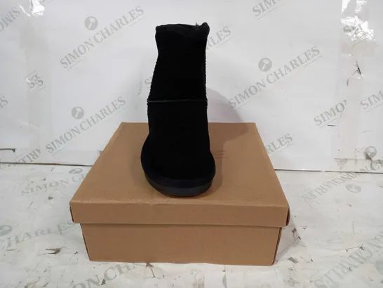 BOXED PAIR OF UGG ANKLE BOOTS IN BLACK EU SIZE 30